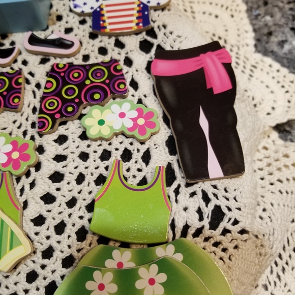 EUC 54 pcs. 2 magnetic dress dolls - Picture 6 of 13